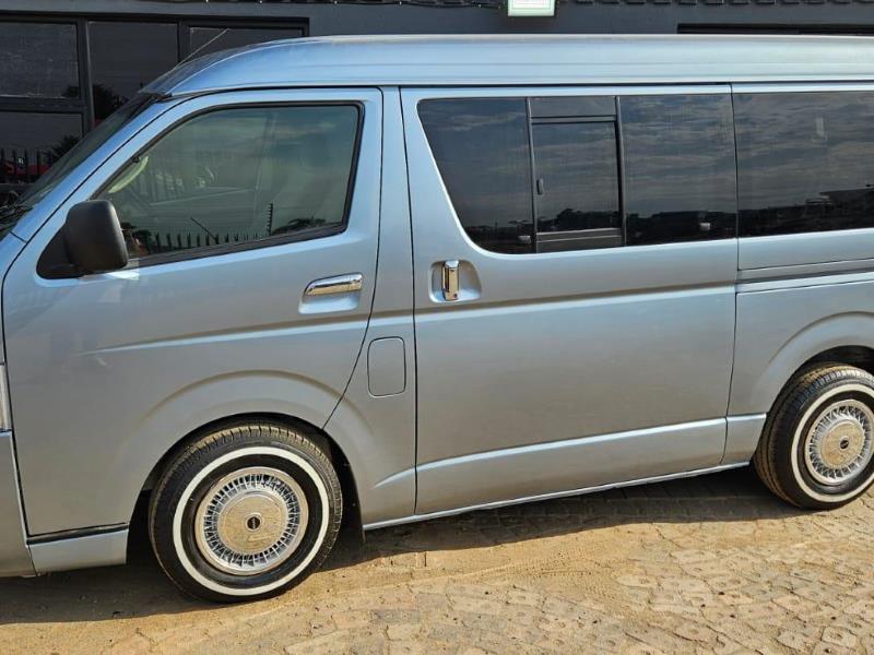 2012 Toyota Quantum 2.7 GL 10-seater bus