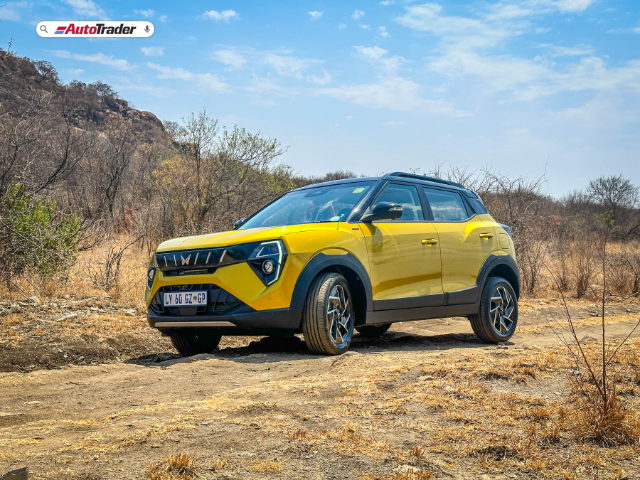 Mahindra 3X0 AX7L 1.2 AT