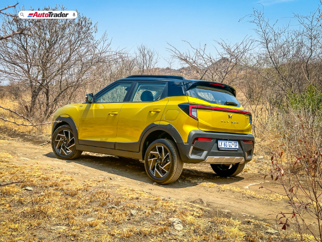 Mahindra 3X0 AX7L 1.2 AT
