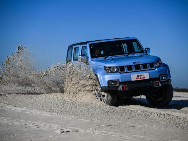 BAIC B40 Plus powersliding in sand