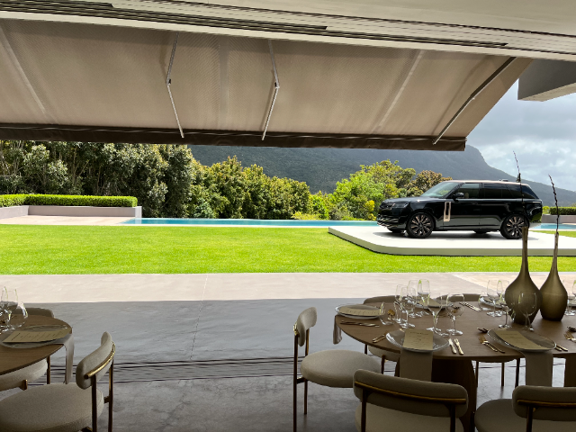 View of the Range Rover SVR Onyx in front of the pool.