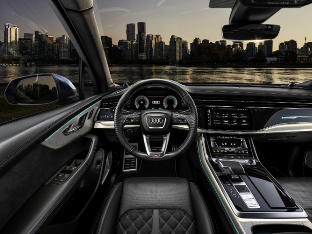 The interior view of the steering wheel in the LHD Q7.