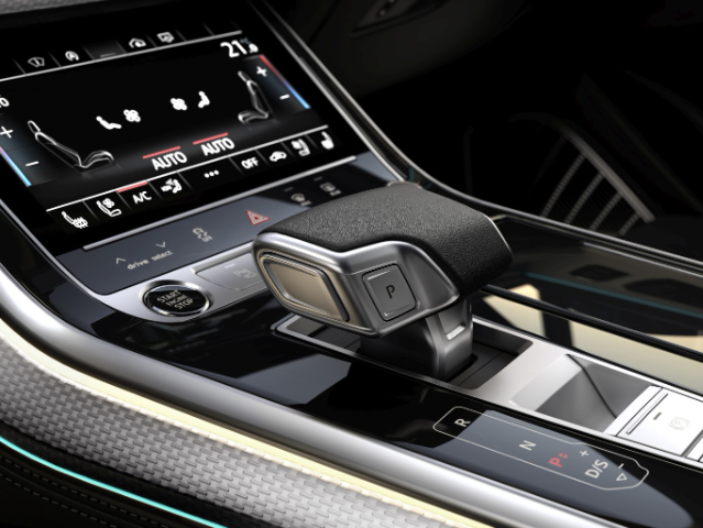 The high-tech centre console in the Q7.