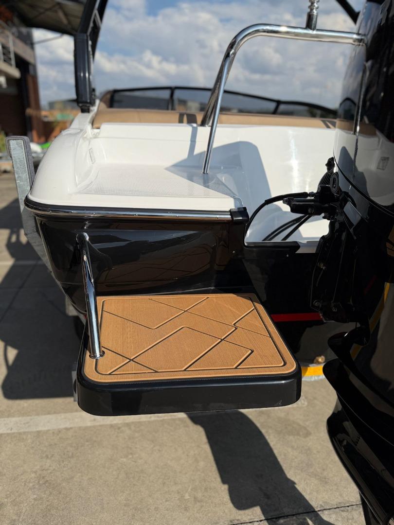 Panache 2250 Boat with Mercury 250hp V8 Outboard Motor UB Leisure