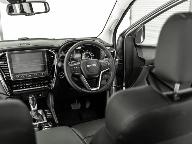 The dashboard and centre console in the mu-X is well-organised and of good quality.