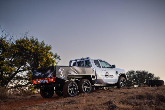 Ford Ranger 6x4 conversion Ulterio Motiv