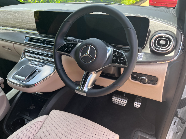 The cockpit of the Mercedes-Benz V-Class