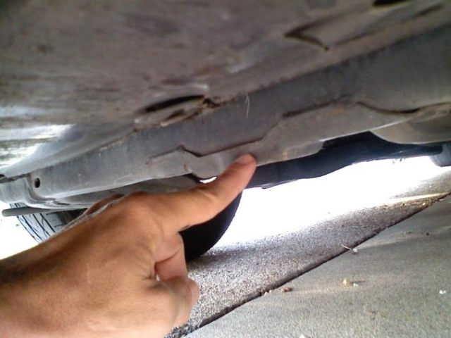 Approved lifting point on cars body seam