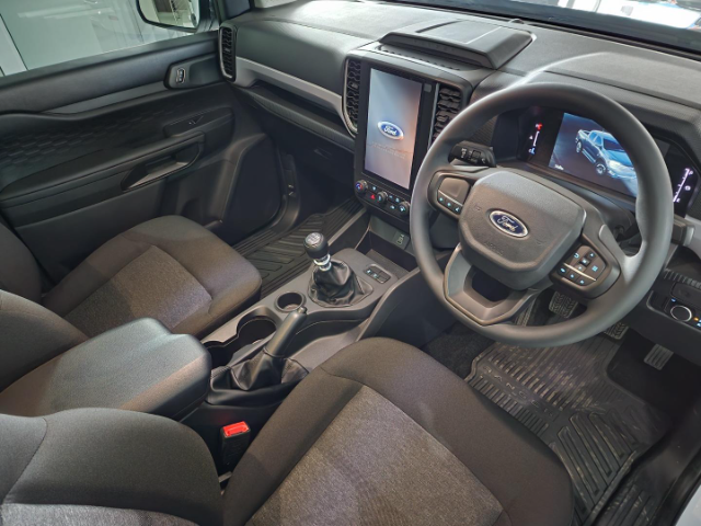 How does the Ford Ranger compare to the Toyota Hilux? - Buying a Car ...