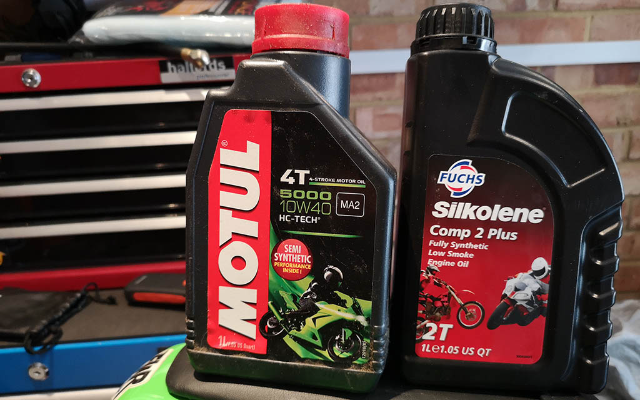 Synthetic motorcycle oil