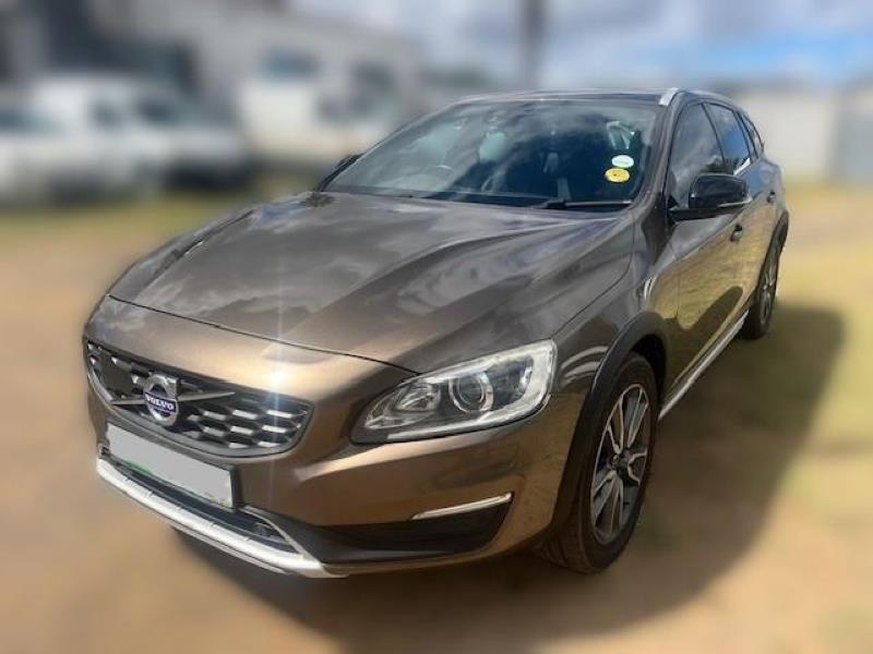 Volvo V60 Cross Country D4 AWD Momentum for sale in Kraaifontein