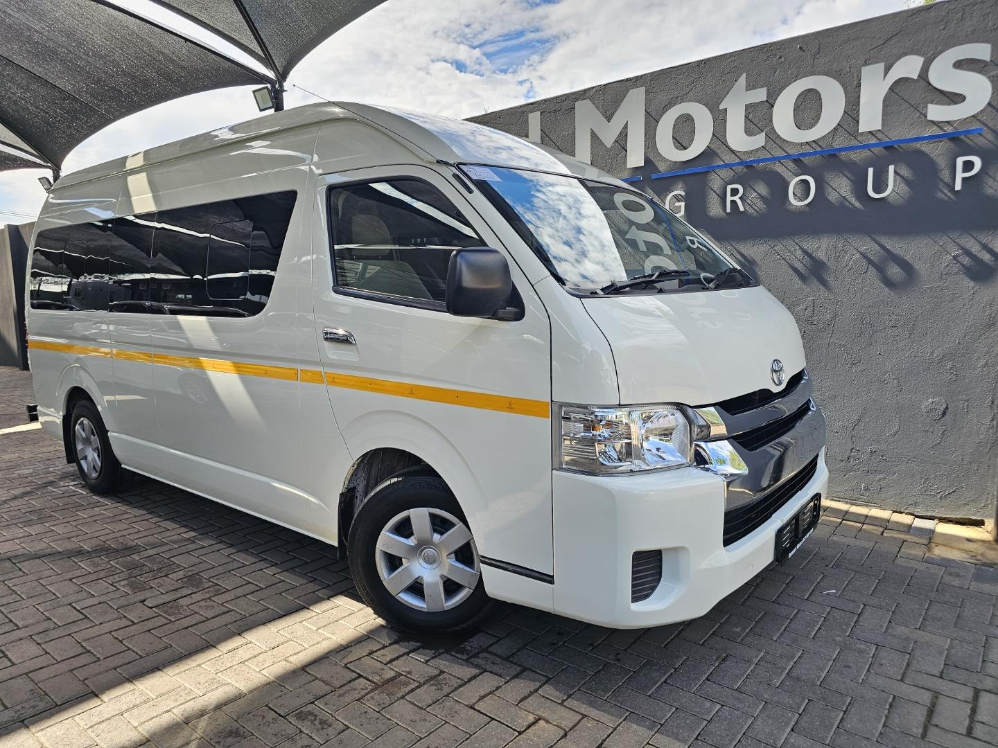 Toyota HiAce 2.5D-4D bus 14-seater GL Sunward Motors