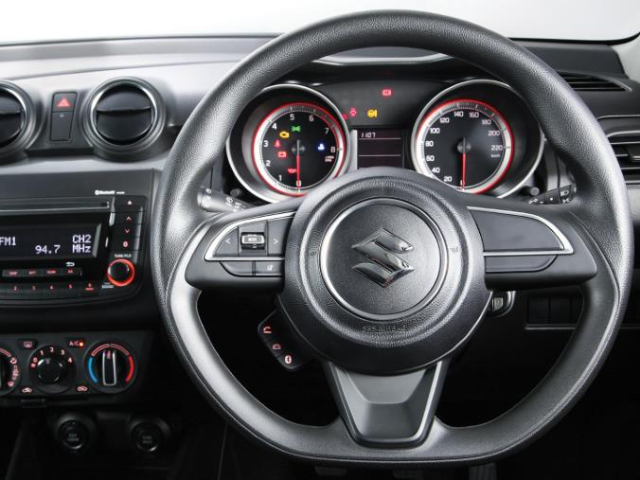 Suzuki Swift dash