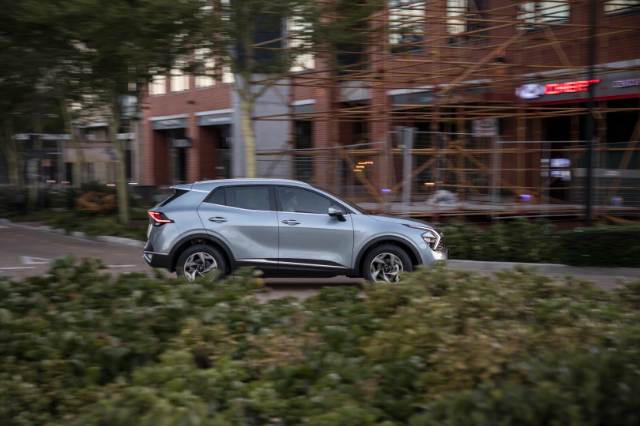 Kia Sportage driving past