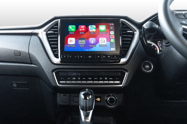 The large icons of Apple CarPlay with piano buttons underneath.