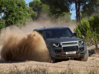 How does the Land Rover Defender Octa compare to the Mercedes AMG GLE63s?