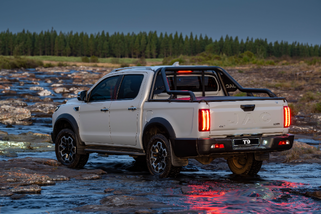 Rear three-quarter view of the T9 double cab.