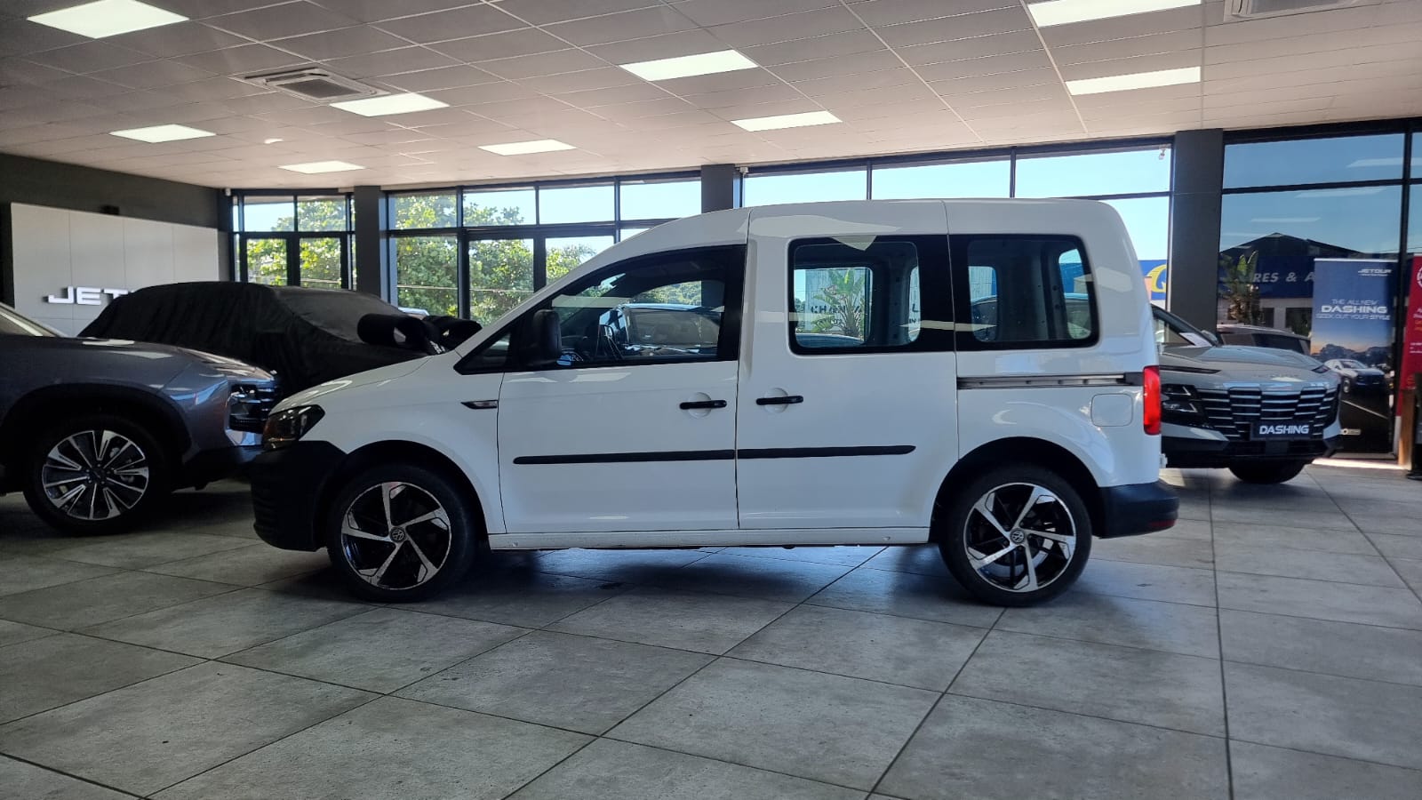 Volkswagen Caddy Maxi 1.6TDI Panel Van Auto All Cars