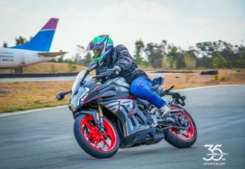 What is the difference between a Kawasaki Ninja 500 and a CF Moto 450 SR-S?