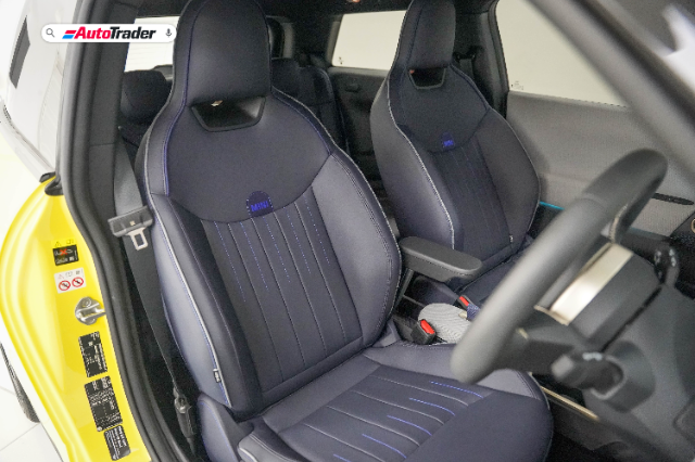 Mini Cooper SE interior