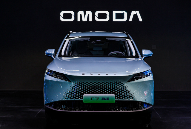 The SHS version has a claimed range of around 1200 km.