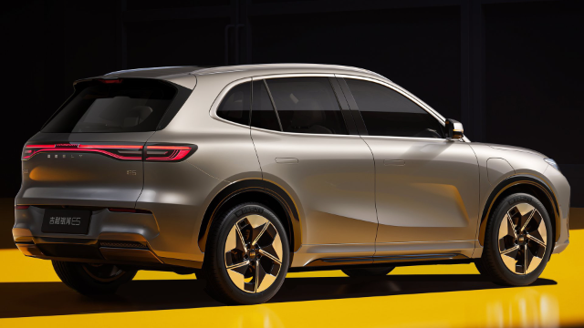 Geely Galaxy E5 EX5 Silver EV rear