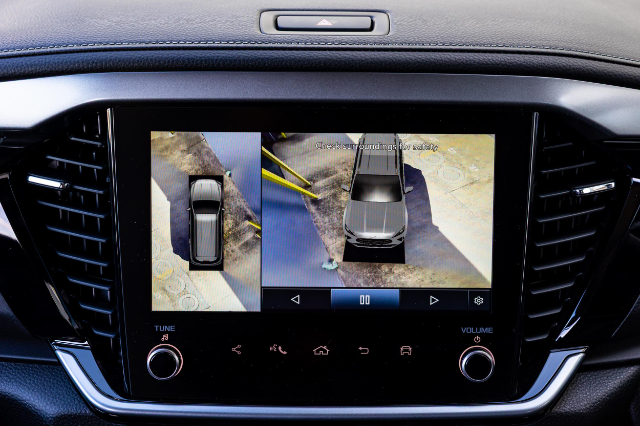 Stuck in a tight spot? The cameras will help guide you out.
