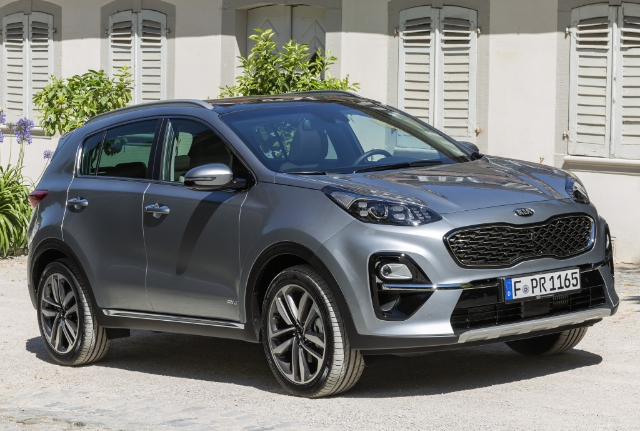 A 2018 Sportage in silver.