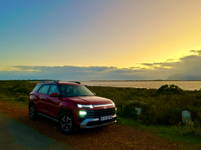 The Alcazar light-signature is eye-catching.