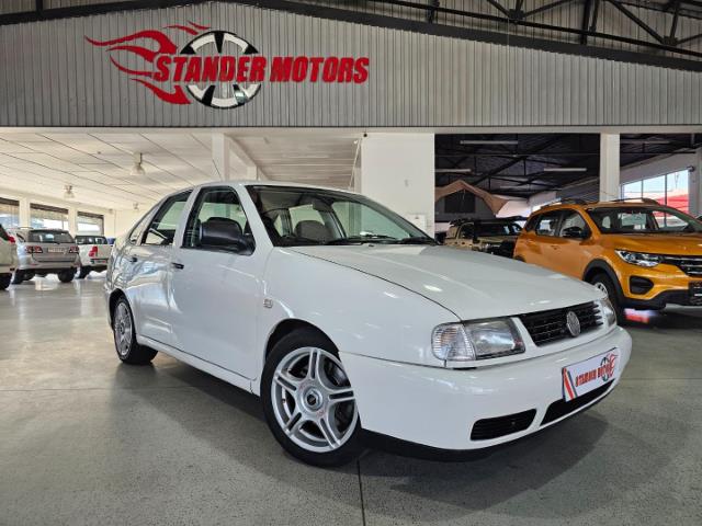 Volkswagen Polo Classic 1.8 Lux Stander Motors