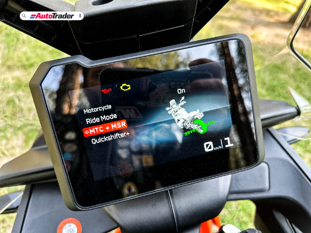 KRTM 890 Adventure TFT screen