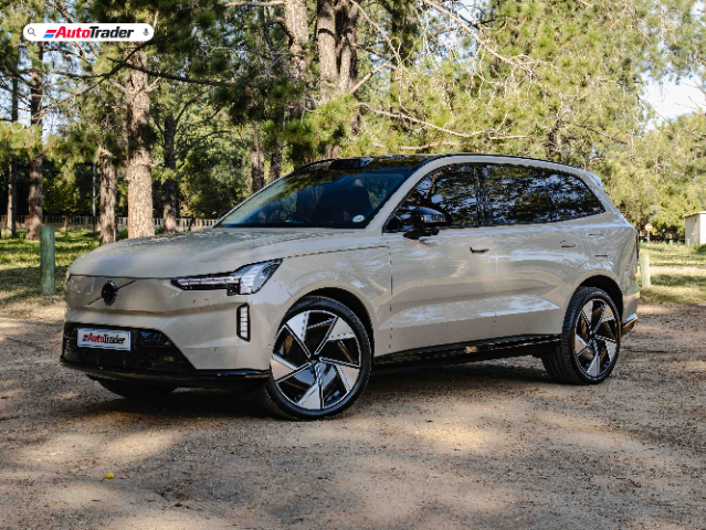 Volvo EX90  front shot