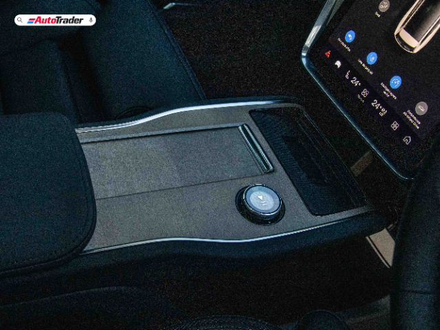 Centre console for the EX90