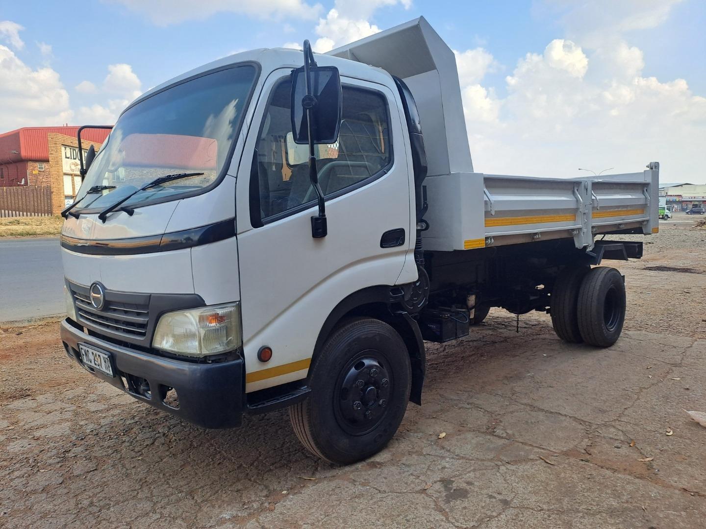 2011 Hino 300 Series 715 for sale