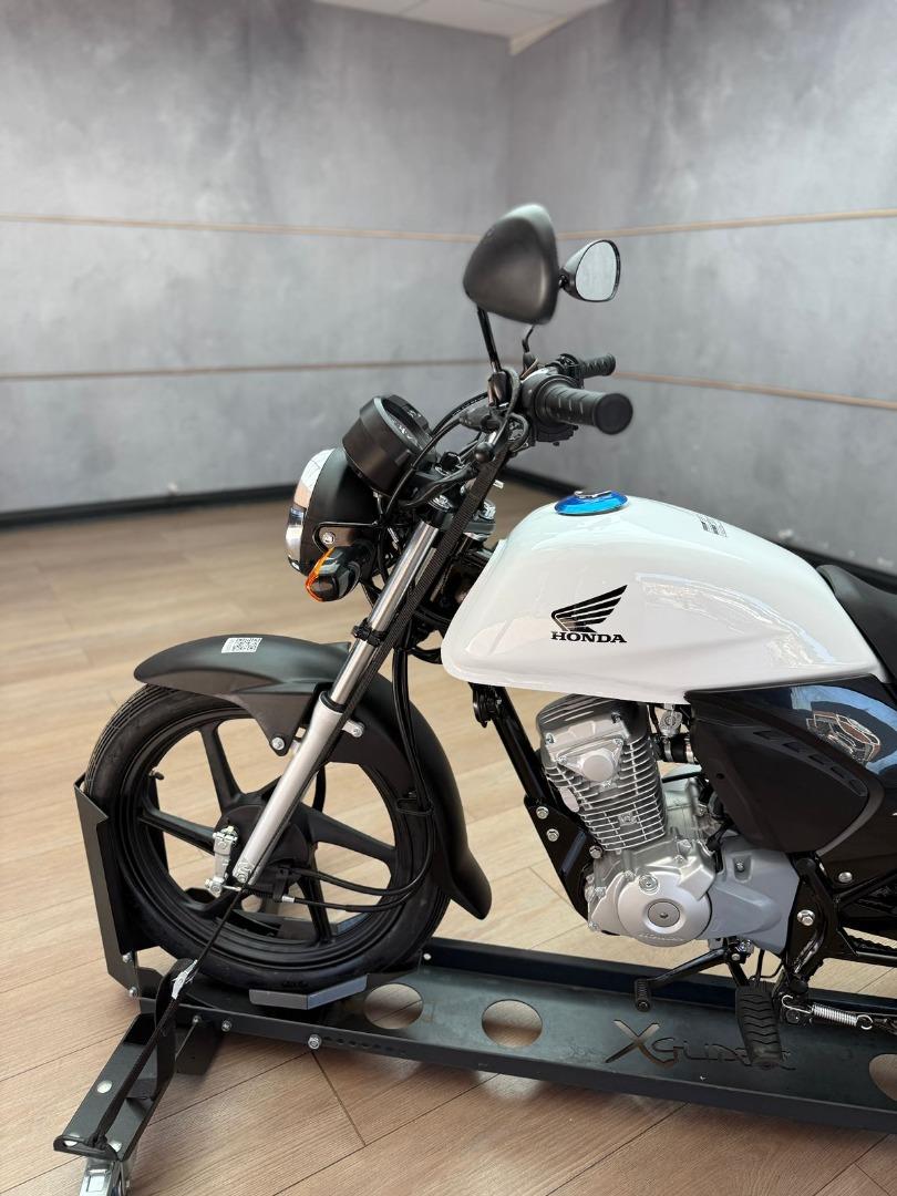 Honda ACE 125 - White UB Leisure Bikes