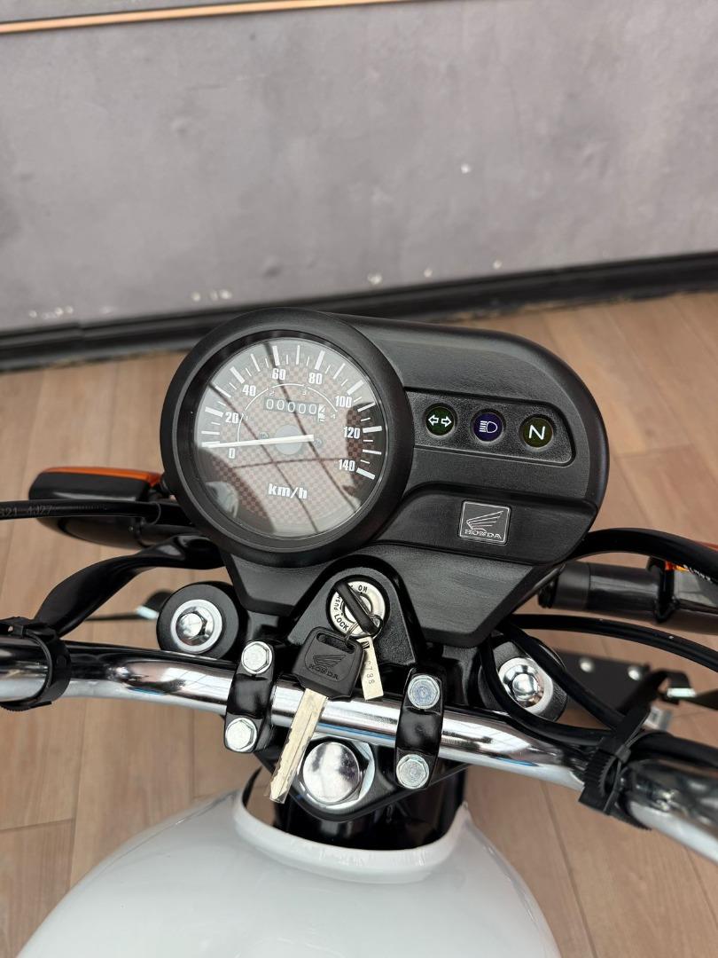 Honda ACE 125 - White UB Leisure Bikes