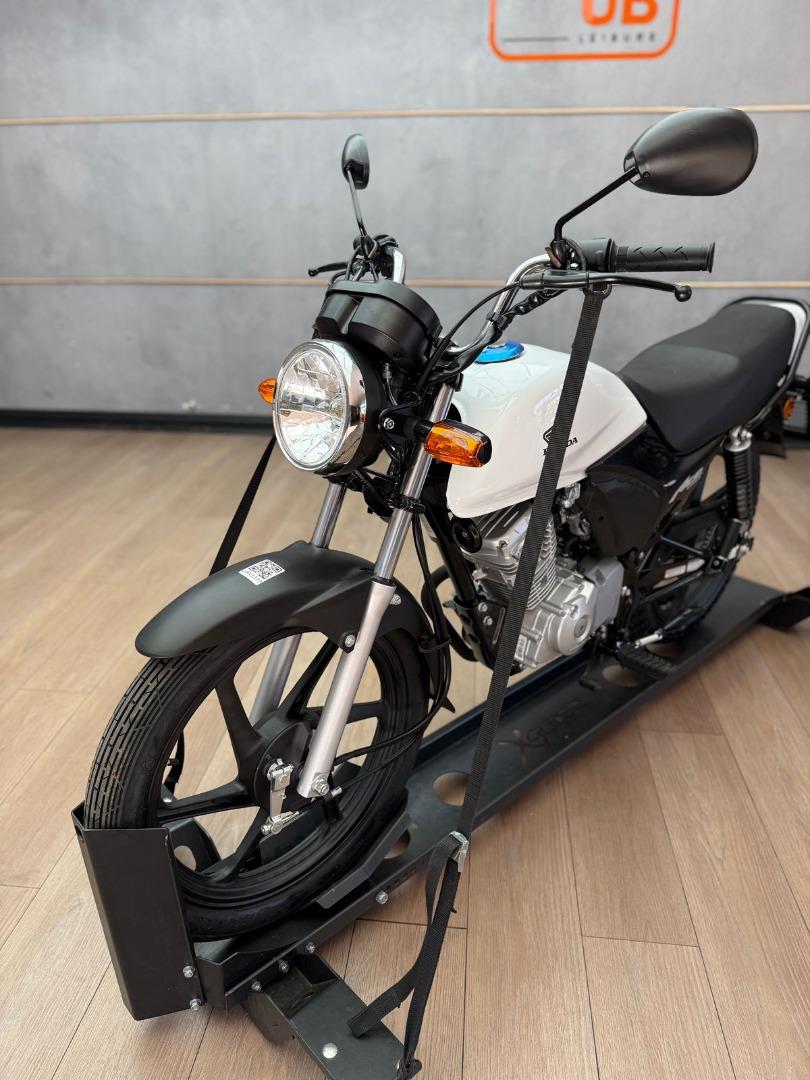 Honda ACE 125 - White UB Leisure Bikes