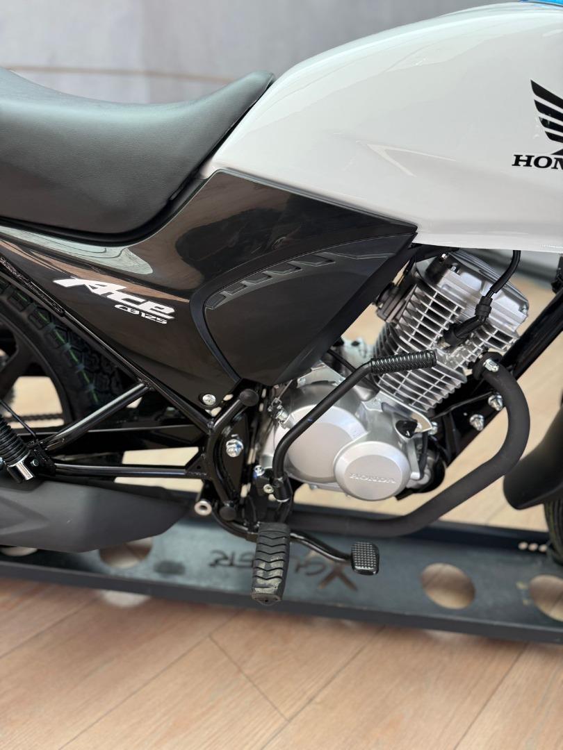 Honda ACE 125 - White UB Leisure Bikes