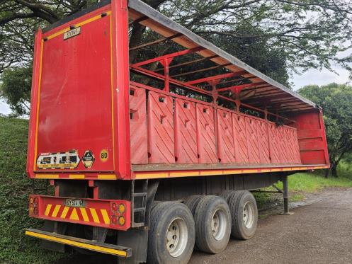 Henred Freuhauf TRIAXLE Tautliner United Truck Centre