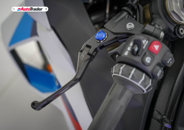 BMW S1000RR controls