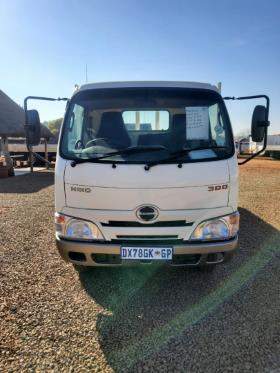2015 Hino 300 Series 614 2.5 ton dropside for sale