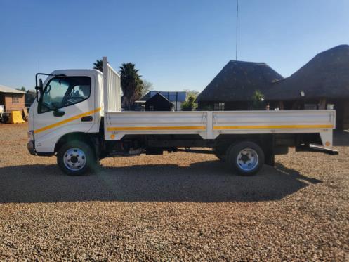 2015 Hino 300 Series 614 2.5 ton dropside for sale
