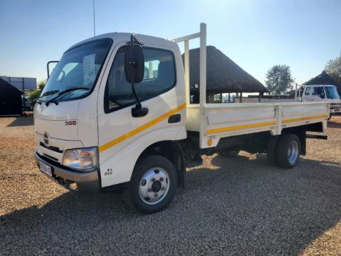 2015 Hino 300 Series 614 2.5 ton dropside for sale
