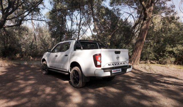 Nissan Navara 2.5DDTi Stealth 4x4 (2025) Review - Expert Nissan Navara ...