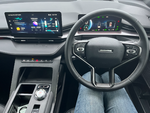 The H6 GT PHEV offers some buttons below the touchscreen; these are a godsend in extreme temperatures.