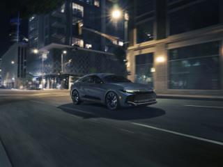Toyota Crown vs BWM 4 Series Gran Coupe