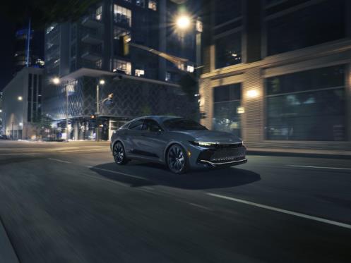 Toyota Crown vs BWM 4 Series Gran Coupe