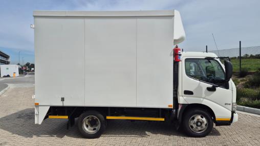 2018 Hino 300 Series 614 SWB Closed Truck ( 2.5Ton Truck) for sale