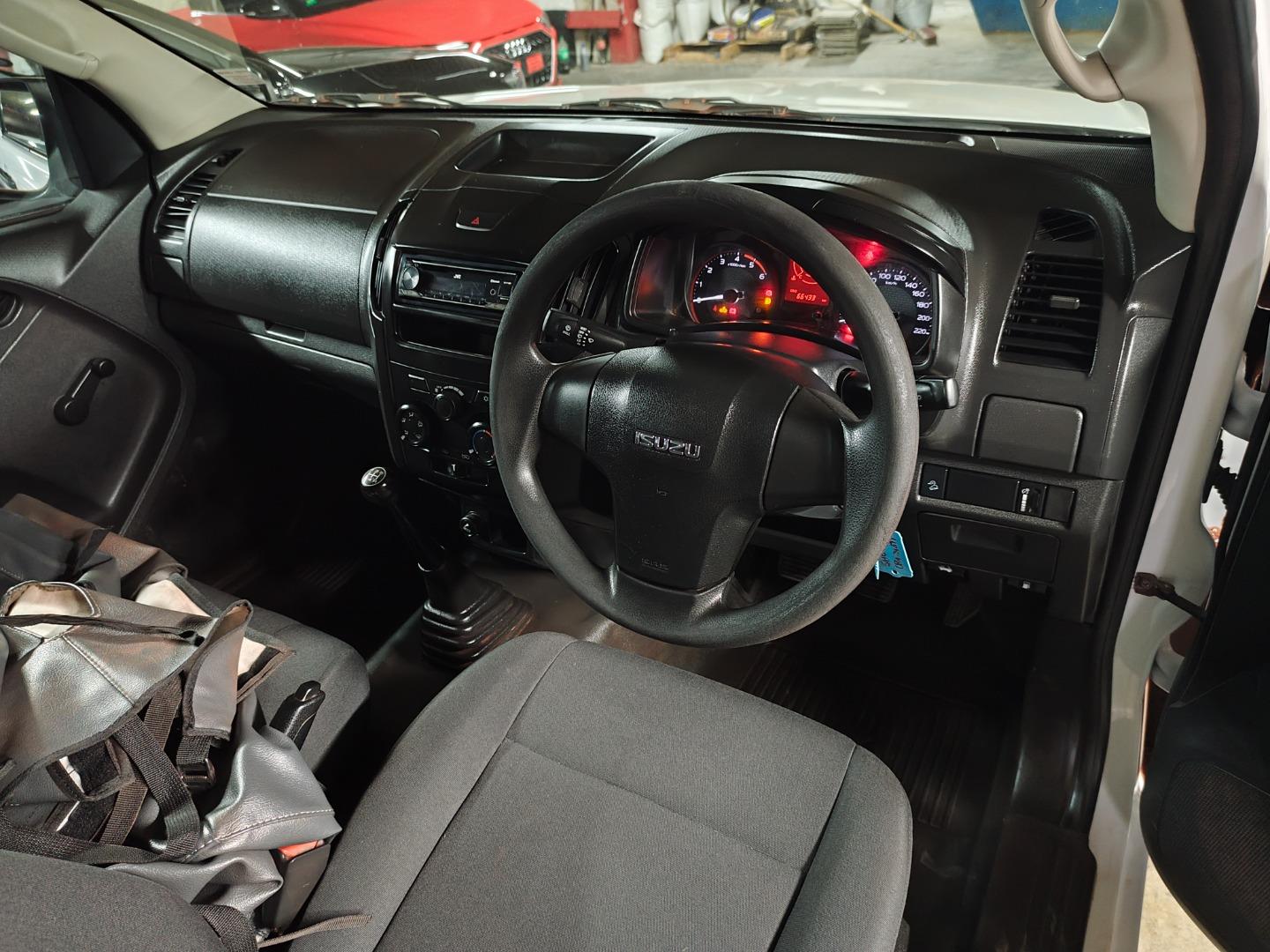 Isuzu D-Max 250 Fleetside Safety Bruma Nissan