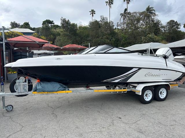 MALLARDS Celebrity 230 & F300 Yamaha 4 stroke ( used 2022 model motor, 260 hours) Knysna Yamaha